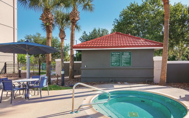 La Quinta Inn & Suites by Wyndham Orlando UCF