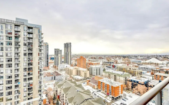Downtown Condo w Incredible Views and BBQ