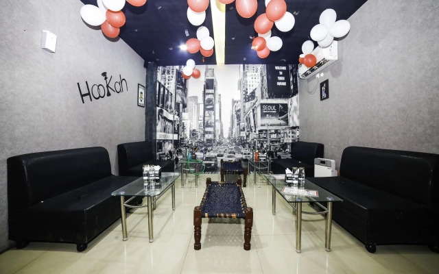 Hotel C P Palace by OYO Rooms