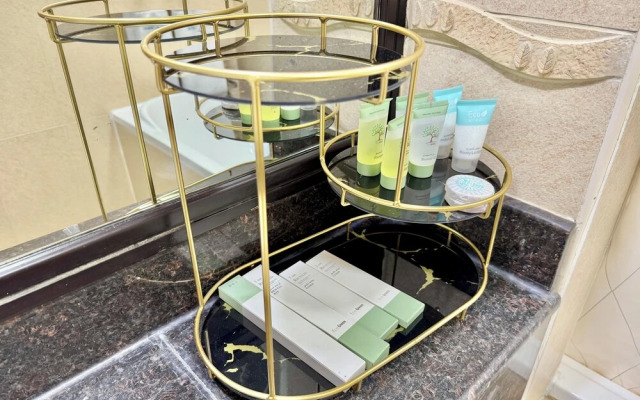 Cosmos Living 1 BR Suite Near Dubai Mari