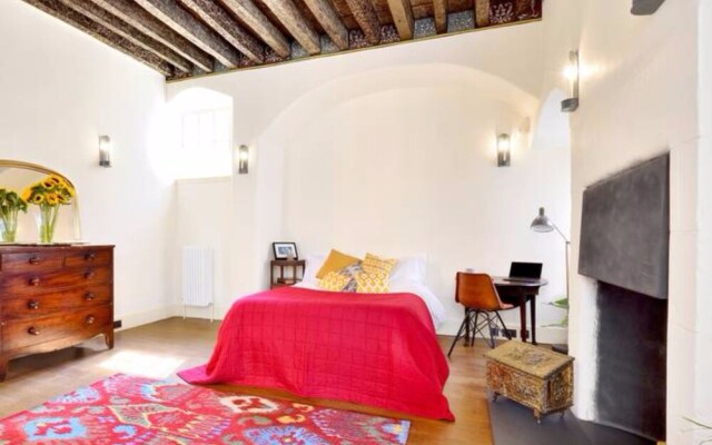 2 Bedroom Apartment on Royal Mile