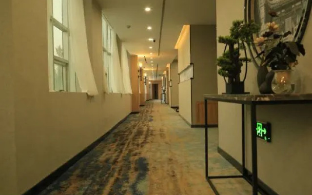 Impression Cloud Gate Hotel