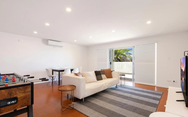 The White House - Central Coolum with Spectacular Ocean Views and WiFi – Guest Rooms – Coolum Beach