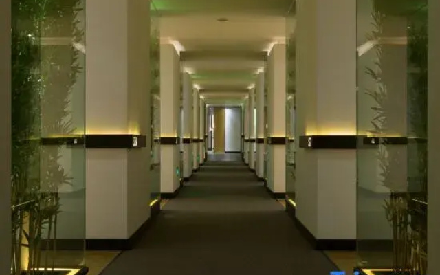 SFEEL DESIGN Hotel (Chengdu Renmin South Road Nijiaqiao Subway Station)