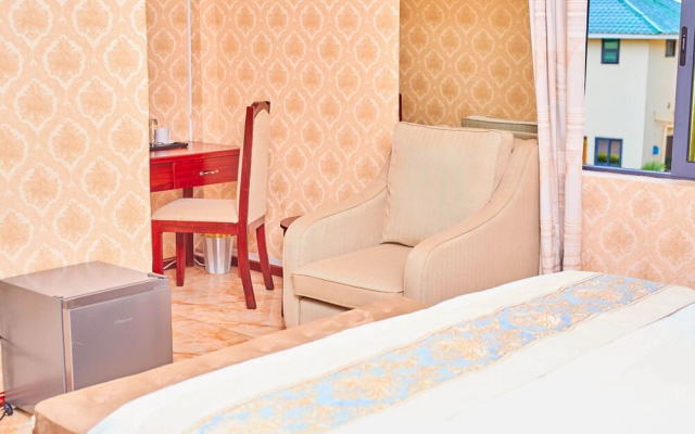 white Palace Hotel