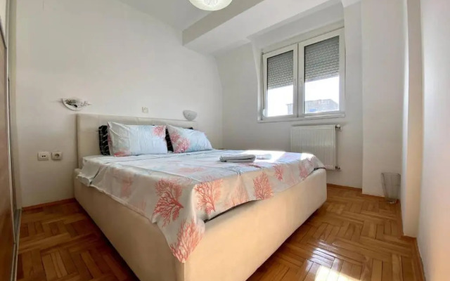 Matea's Appartment 0.8km to center private parking