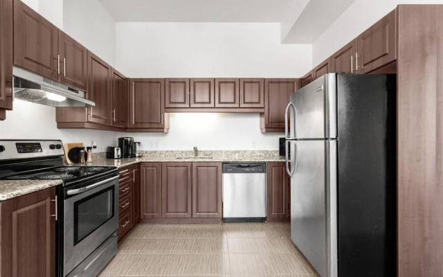 M11 The Simpsons Suite 3BR in The Heart of MTL