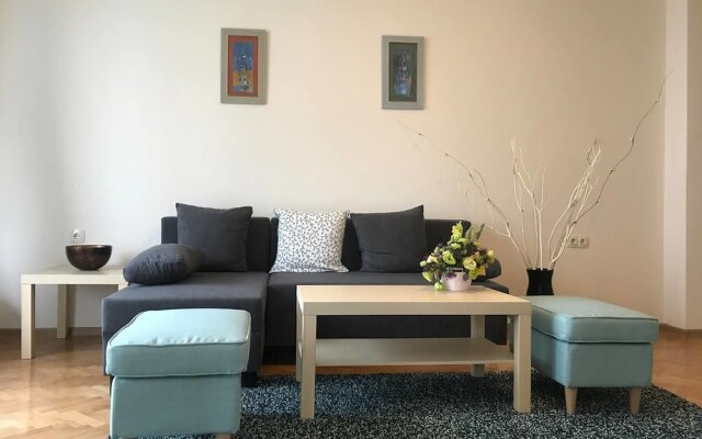 Fm Deluxe 2 Bdr Apartment With Terrace Central City View