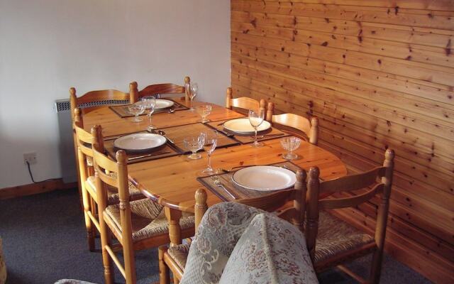 Snowgoose Apartments & Blacksmith Bunkhouse