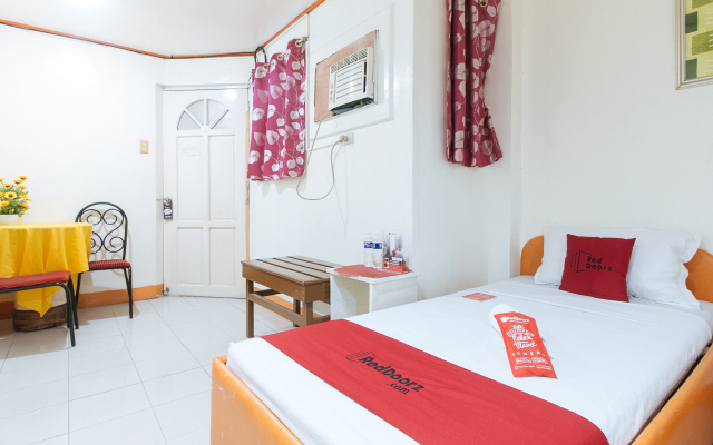 RedDoorz near East Avenue Medical Center