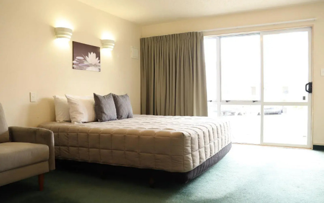 Fountain Court Motel