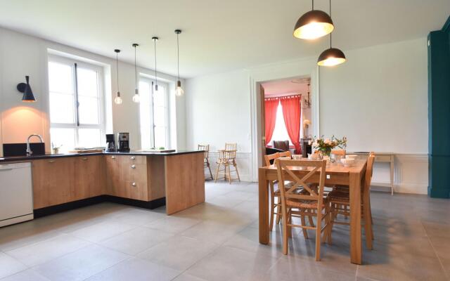 Heritage Castle in Asnieres with Garden