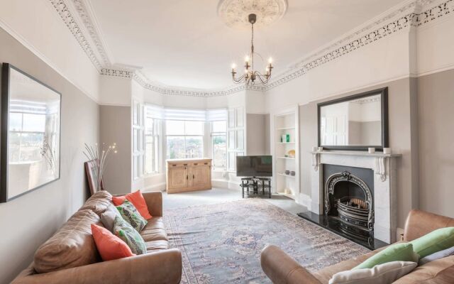 Guestready - Lovely 4BR Family Flat in Edinburgh's City Centre
