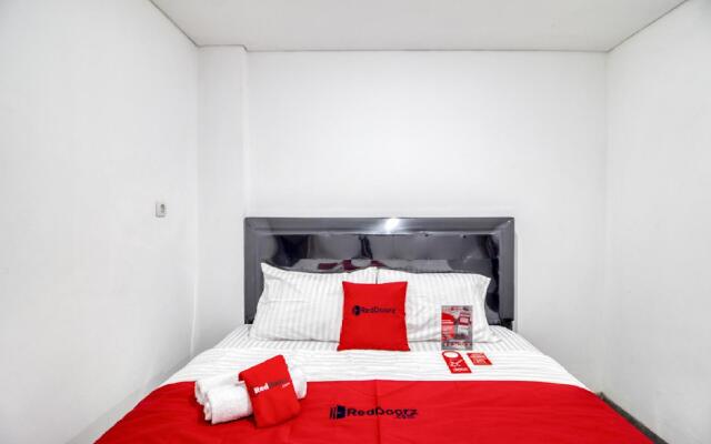 RedDoorz Syariah near Galeria Mall Yogyakarta