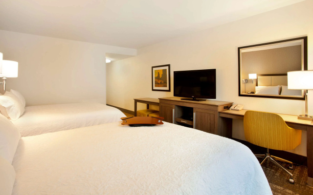Hampton Inn & Suites Minneapolis / Downtown
