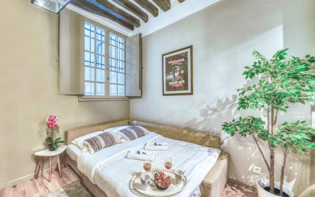 B 1632 - Louvre - Studio Parisien