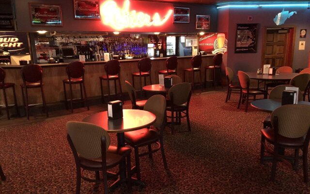 Holiday Lodge Hotel & Conference Center