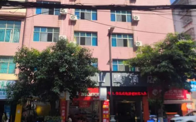hong heshan ying jiu dian — 2-star hotel in Honghe County