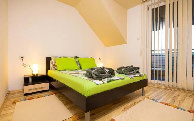 Nice 1BD Apartment next to Medical University