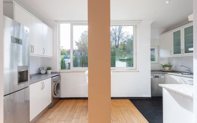 Liberty Penthouse Three-Bedroom Apartment - by LU Holidays