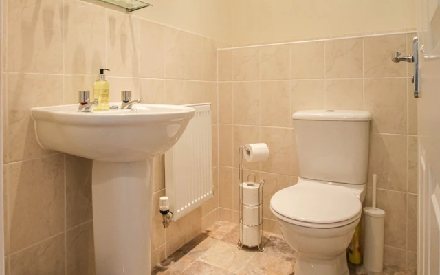 Groups Family 3BR House Emperor