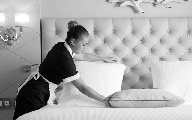Grand Hotel Des Sablettes Plage, Curio Collection By Hilton