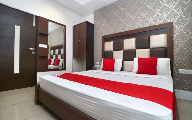 OYO 19392 Hotel Lexis