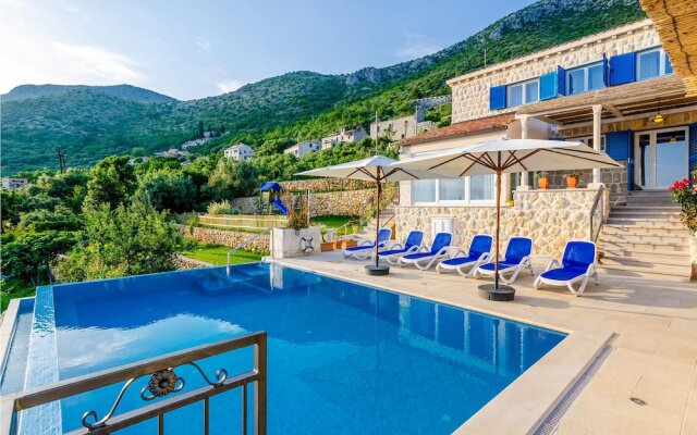 Nice Home in Brsecine With Wifi and 3 Bedrooms