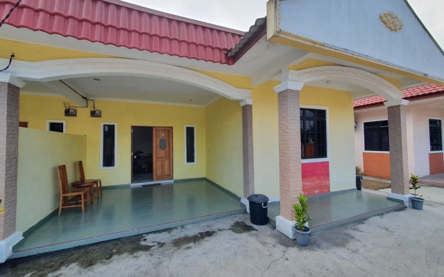 Oyo 90304 Persada Hasra Homestay