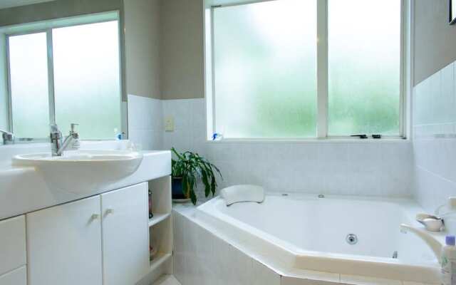 Grand 4 Bedroom Home With Balcony and Garden
