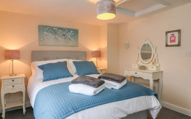 Cedarwood Cottage