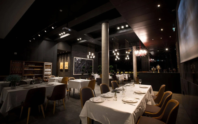 Bayhill Pool & Villa