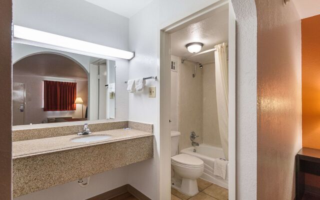 Motel 6 San Antonio, TX - I-10 West