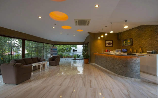 Han Deluxe Hotel