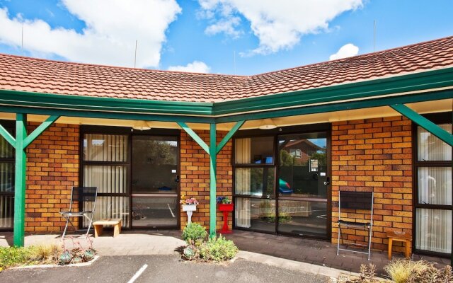 Papakura Monument Motor Lodge