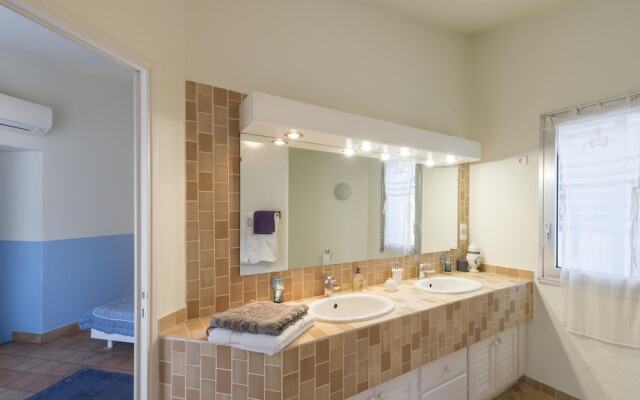 Mesmerising Holiday Home in Gassin With Swimming Pool