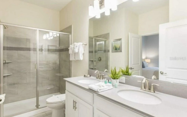 8912 Amazing Spacious Home