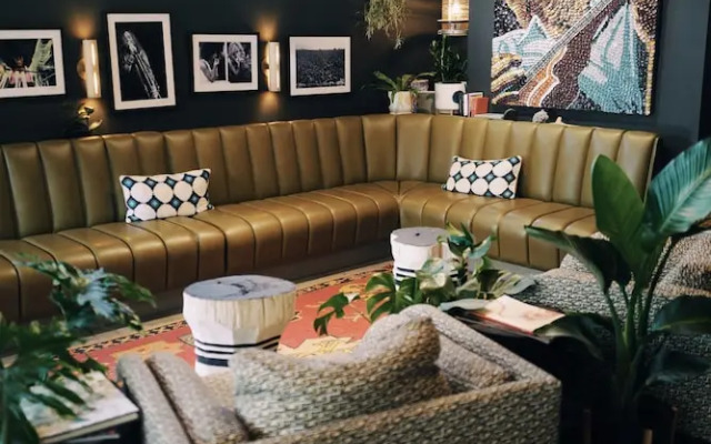 Woodstock Way Hotel