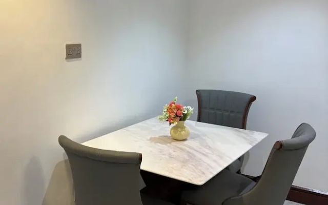 Ridgeway Apartments