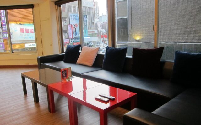 Tavern L Hostel