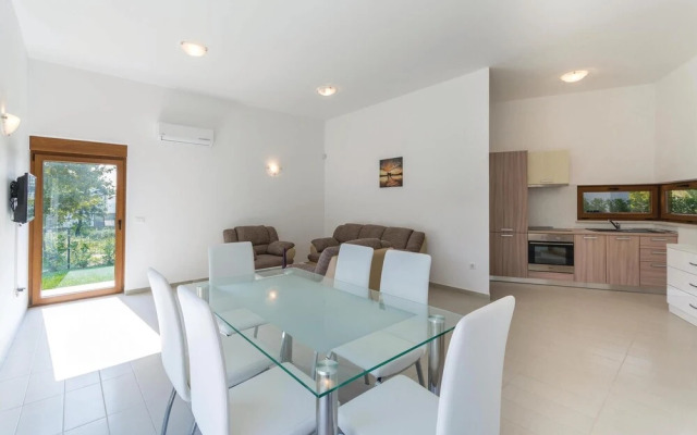 Amazing Home in Buici With Wifi and 4 Bedrooms