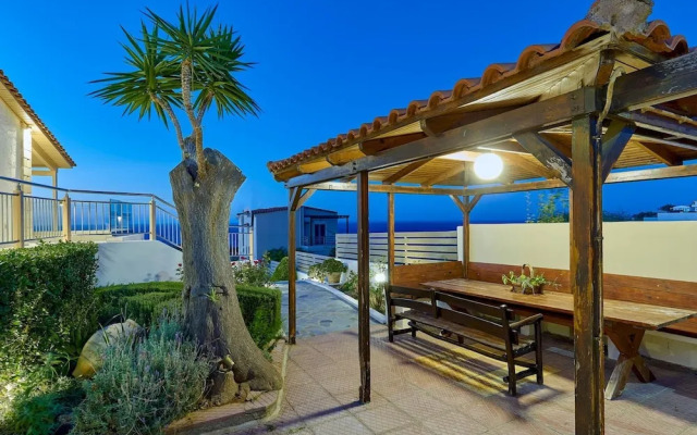 Stylish Pool Side Apartment With Stunning sea View