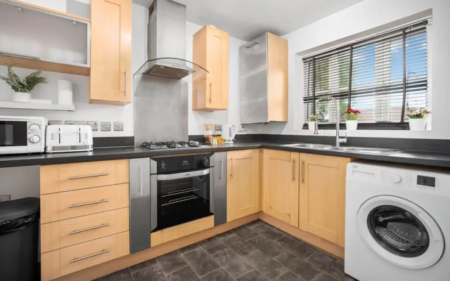 Cute Modern Mews Home in Oldbury