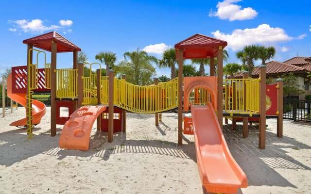 Beautiful Themed Vacation Home With Pool St5509