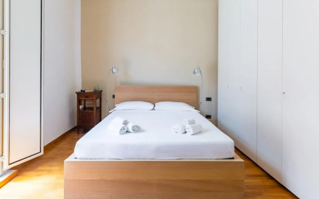 Chiaia Relax on Pedastrian Area