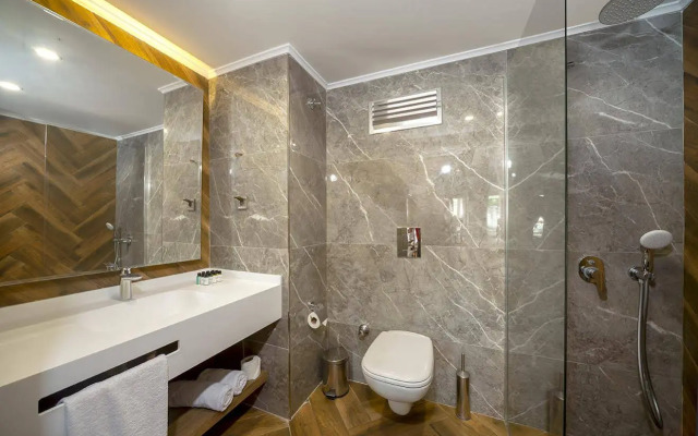 Lucas Didim Resort