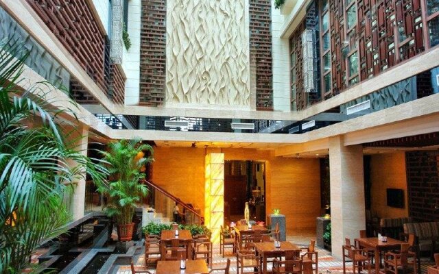 Hawaii International Business Hotel
