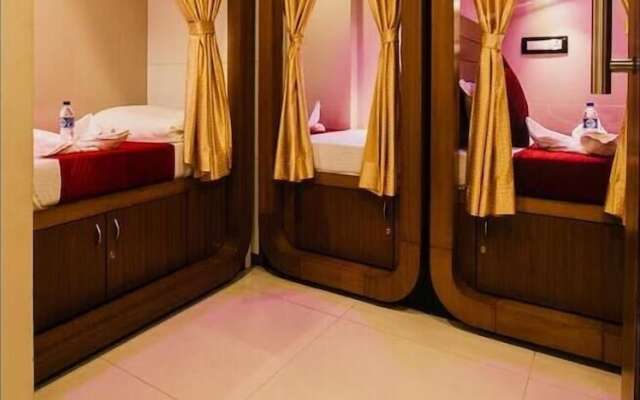 Qubestay Airport Capsule Hotel & Hostel