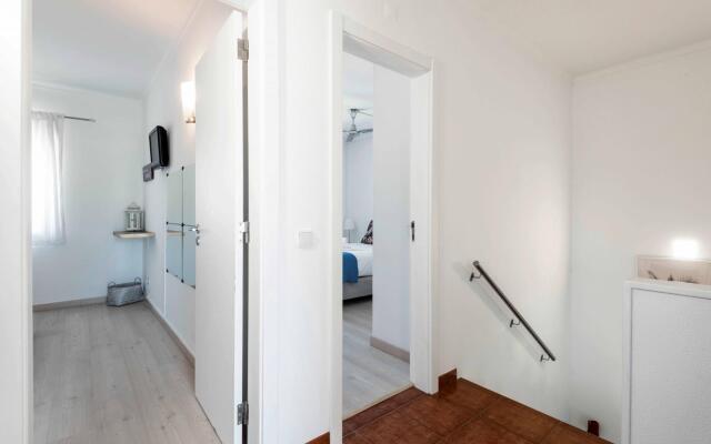 Sesimbra Stylish Villa by Homing