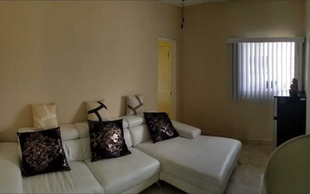 De Alamo Hostile - Hostel